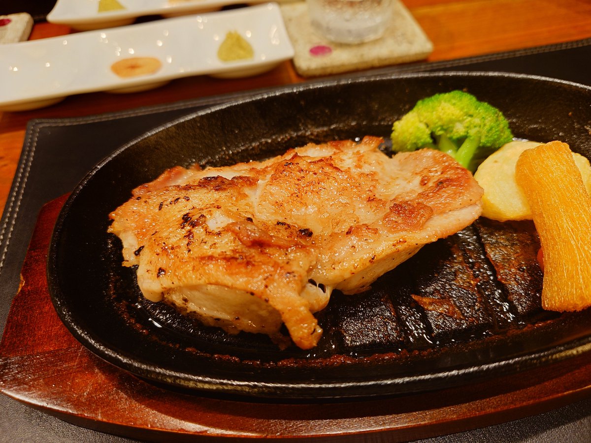 neru2400's tweet photo. 銘柄鶏のグリル https://t.co/RnXqmUWmoZ