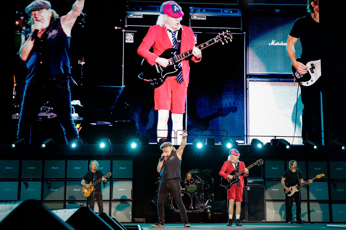 AC/DC tweet media