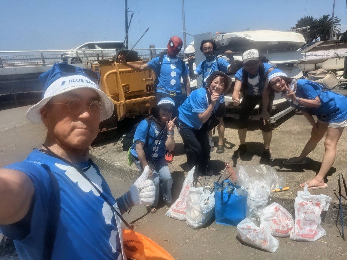 enbun_dotaro's tweet photo. 渋谷ごみ拾いの翌日
海の日は #ビーチクリーン
#江ノ島 で #ブルーサンタ ごみ拾い
渋谷組と江ノ島組が一緒になって
みんなでごみ拾い
しかし東浜はごみがほぼ無い
なので水質調査で行っていた西浦へ
前ほどではないけどやはり多かったね
打ち上げられたごみ
#海と日本project #海さくら https://t.co/iZ1W2KtCzw