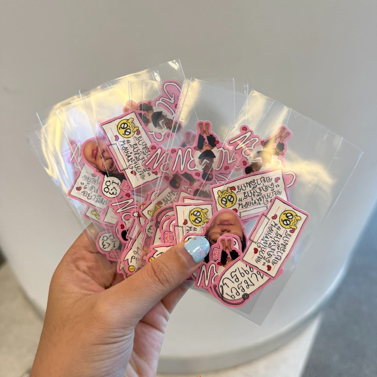 porplax's tweet photo. อยู่ตรงป้ายน้องกรชั้น lg นะคะ 🐖
#PROXIEth #giveawayUSER https://t.co/xZkzBq9mNn