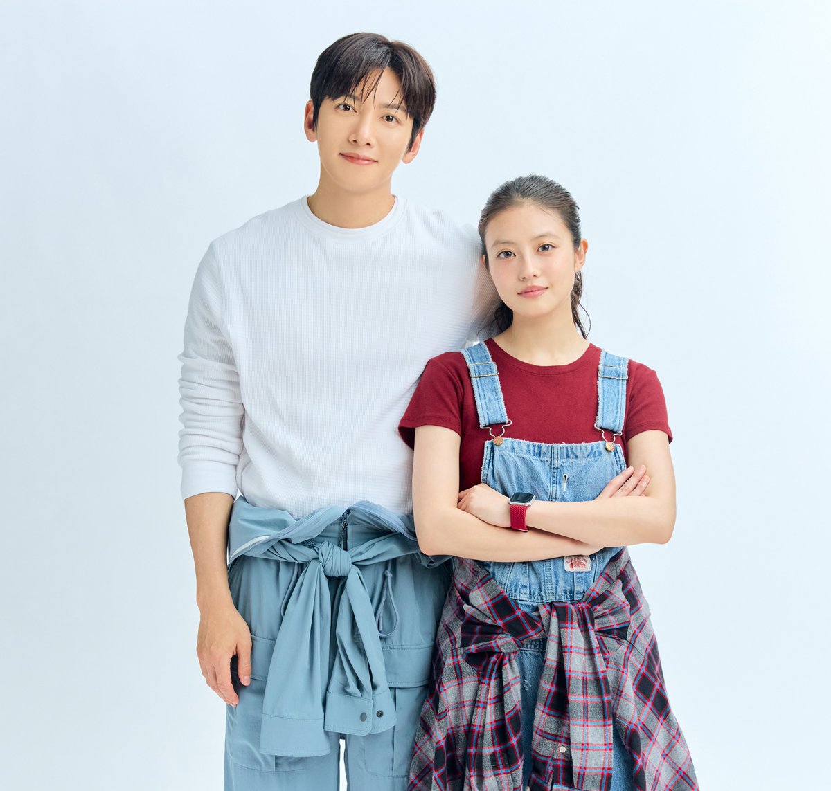 slk_tm's tweet photo. このツーショット見てるだけで10月まで、ワクワクしながら待てる！
毎日 少しずつ情報 欲し～い

身長差にｷｭﾝ😆
チャンウクさんの肩幅の広さがよく分かる写真にｷｭﾝ

#merryberrylove
#メリーベリーラブ
#日テレ
#10月期水ドラ
#DisneyPlusJP https://t.co/lMQcBOiFjD