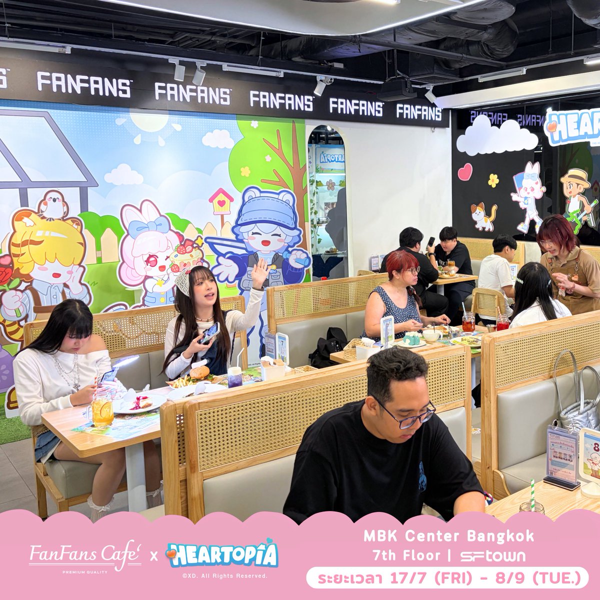 FanFanscafe_th's tweet photo. พาทุกคนมาส่องบรรยากาศภายใน FanFans Cafe Thailand x Heartopia 🏡💖

ไม่ว่าจะเป็นมุมถ่ายรูปกับเหล่าตัวละครสุดน่ารัก เมนูสุดพิเศษที่ถอดแบบจากในเกม หรือสินค้าคอลแลบสุดเอ็กซ์คลูซีฟ รอให้ทุกคนมาเก็บความประทับใจอยู่นะ🌷✨ 

#Fanfanscafeth #Heartopia #HeartopiaTH #HeartopiaCafe https://t.co/EfZBHnUrjv