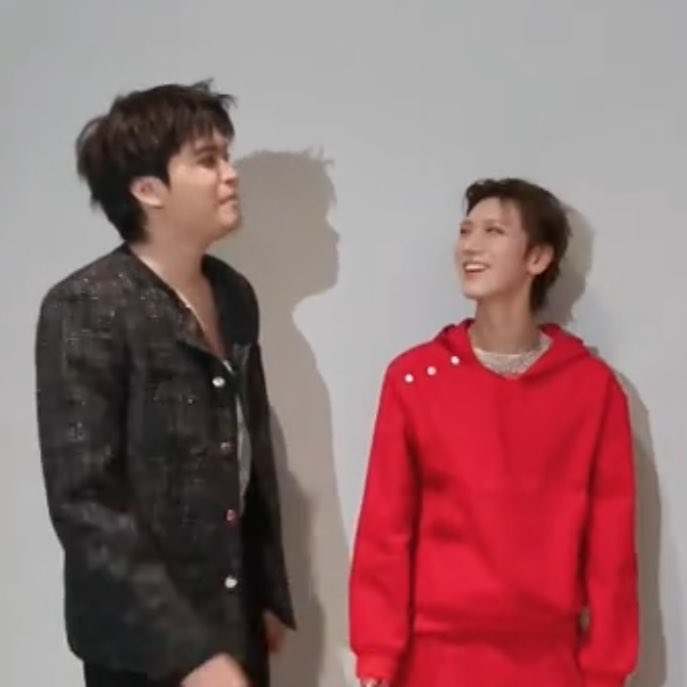thiphae's tweet photo. ดูน้องเตนมองนนท์แต่ละรอบดิ จิ๋วล์เอ้ย น่ารักมาก 5555555555555555 https://t.co/68Y6O0y9lV