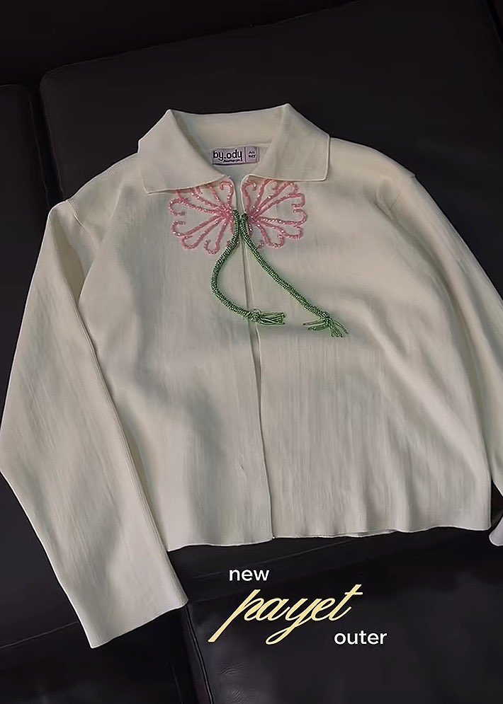 jasacucikanken's tweet photo. Tadinya mau beli outer ini tapi ternyata harganya 500K anjierrss in this economy. Kenapa ye cardigan atau outer lokal mahal mahal bgt coyy 😭😭 https://t.co/7h5xHamTqY