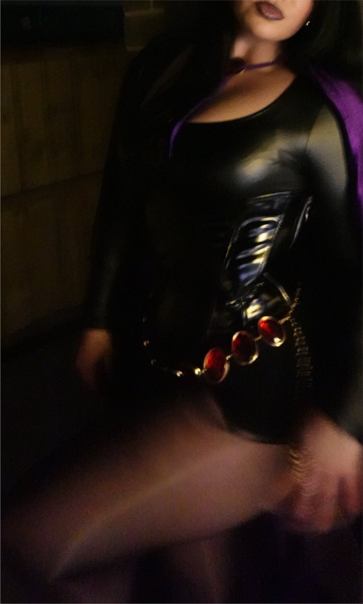 Mommy_lovesu21's tweet photo. should I recreate last years Halloween costume?? Guess who I was wrong answers only #nsfwtwtًً https://t.co/dj05a5jKsz