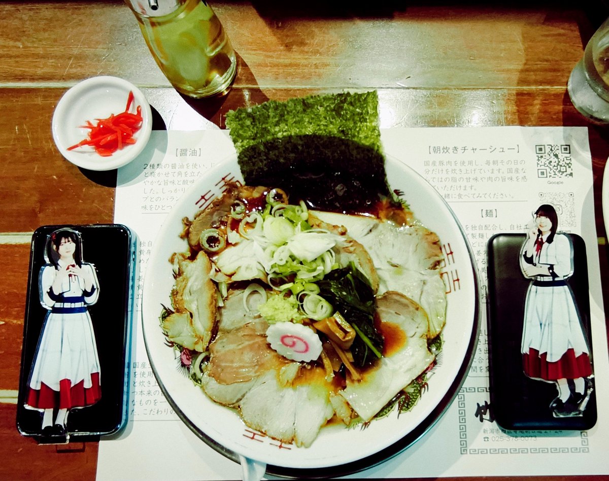 tukagon's tweet photo. 本日の麺活
長岡生姜醤油 竹内商店
冷し生姜醤油チャーシュー＋半チャーハン

FFさんの投稿で冷しがあるとのことで食べたいと思いコチラへ

麺の締まり具合、スープの濃さ、冷たさ全て好み
これは何杯でもいけてしまう😋
追い生姜酢でさらにさっぱり

#新沢葵唯 と食べたい🍜
#須藤凜華 と食べたい🍜 https://t.co/5LEElxYgw9