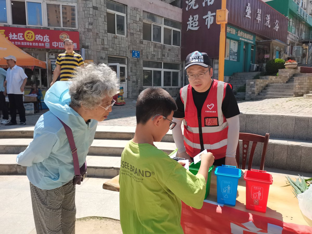 MagdielMcd's tweet photo. Neighborhood Spring Cleanup this Sat 9AM at Central Park! Bring gloves u0026 trash bags—make our block shine together! https://t.co/0vi8xB0Q79