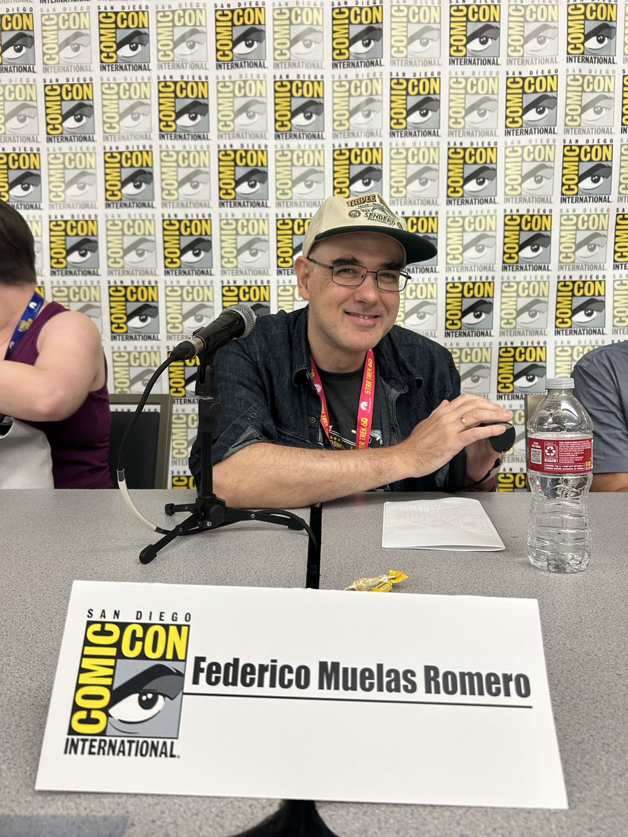 prof_scatter's tweet photo. It was such an honor to share a table today with an incredible group of artists at San Diego Comic Con! Thanks Naomi Thaler Volain, Barbra Dillon, Chris Fink, Brianna Collins, and Matt Mewhorter. https://t.co/kxlRZ7n2Yk