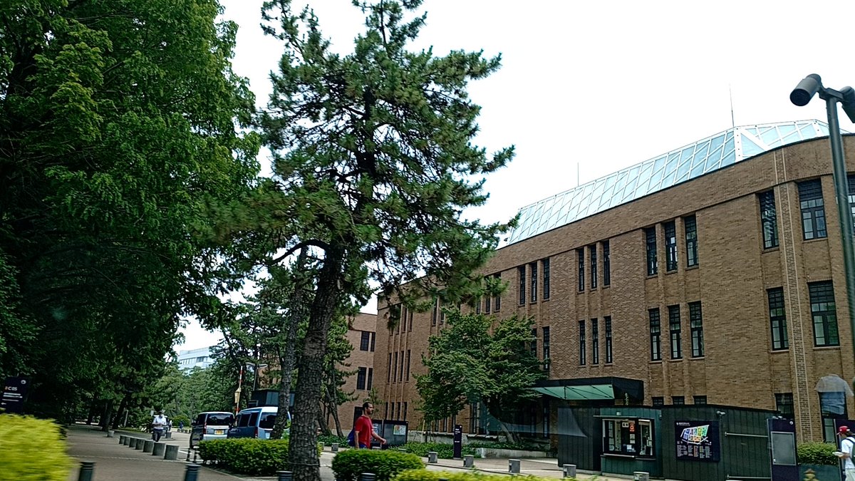 rantan340's tweet photo. ももんがちゃんと伊坂幸太郎の『砂漠』の舞台の仙台の大学まで行ってきたわあい。 https://t.co/ll7HYGo8mc