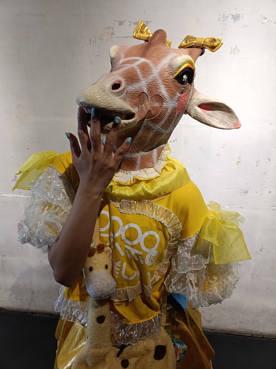 miFu78960729's tweet photo. 7.25 SOMOSOMO presents
「SOMO FES 2026」でパピムズ見れましたー
ビバ・トーキョー、ち・ちん・ぷい、パピプペポイズンなど好きな曲多くてすごく楽しかったです！そももんも大はしゃぎしてました👍️めがねさんが手に持ってるのはゆいぽんからもらった冷やしタオルとのことです😌 https://t.co/kvuCYRpKxp