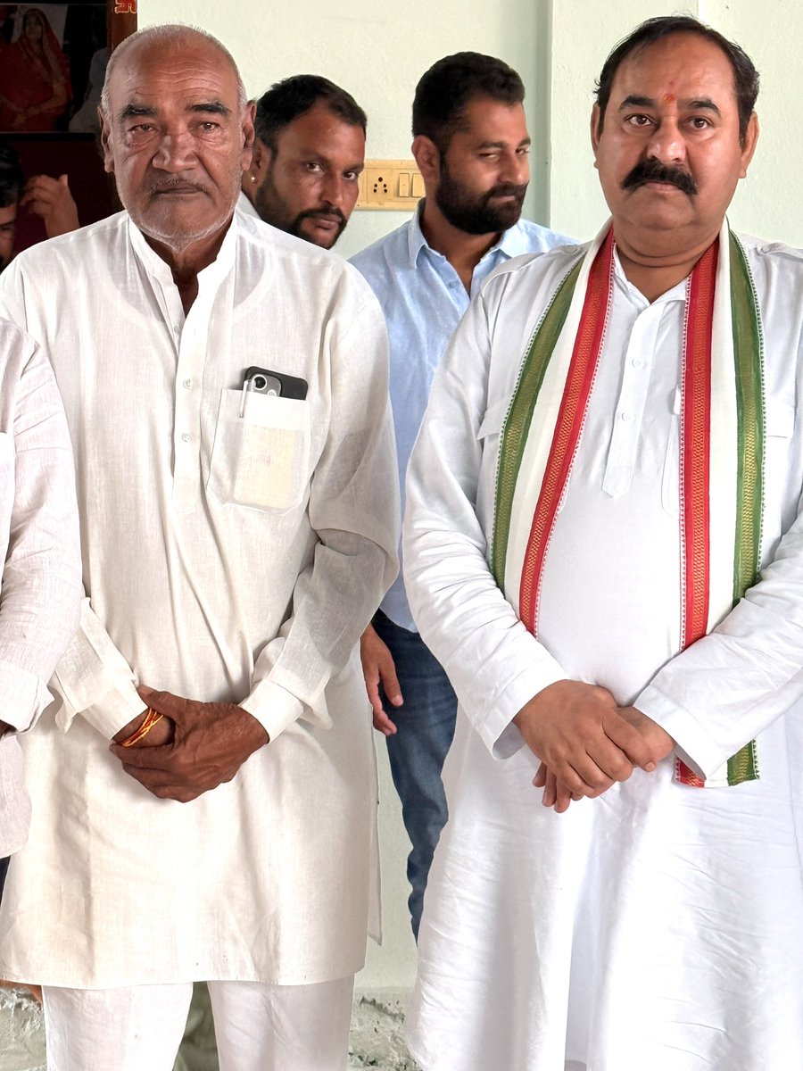 ankitankupatel's tweet photo. अखिल भारतीय कांग्रेस कमेटी के राष्ट्रीय सचिव पूर्व विधायक श्री @snp_inc जी को जन्मदिवस की हार्दिक हार्दिक शुभकामनाएँ बधाई..

मैं ईश्वर से आपके उत्तम स्वास्थ्य दीर्घायु एवं सफल सार्वजनिक जीवन की कामना करता हूँ जनसेवा के प्रति आपका समर्पण निरंतर नई ऊंचाइयों को प्राप्त करे.. https://t.co/Jtmdl9WRLt