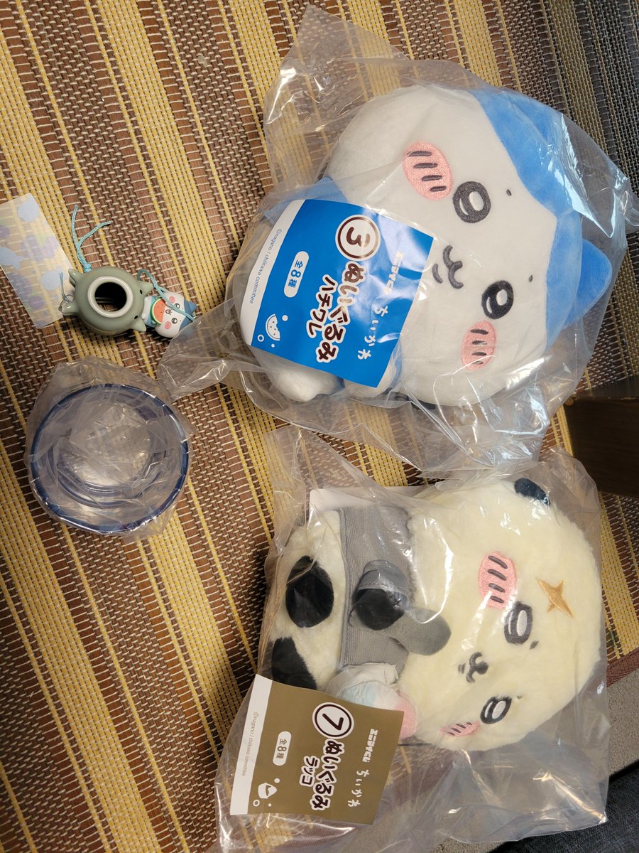 HZzip's tweet photo. ちいかわのエニマイくじをやりました
11時くらいにセブンイレブンに行きました
最初の店舗は売り切れ
次の店舗は僕たちが1番でした

1番欲しかったハチワレの風鈴ゲットできたので満足 https://t.co/QQnX3L3JXO