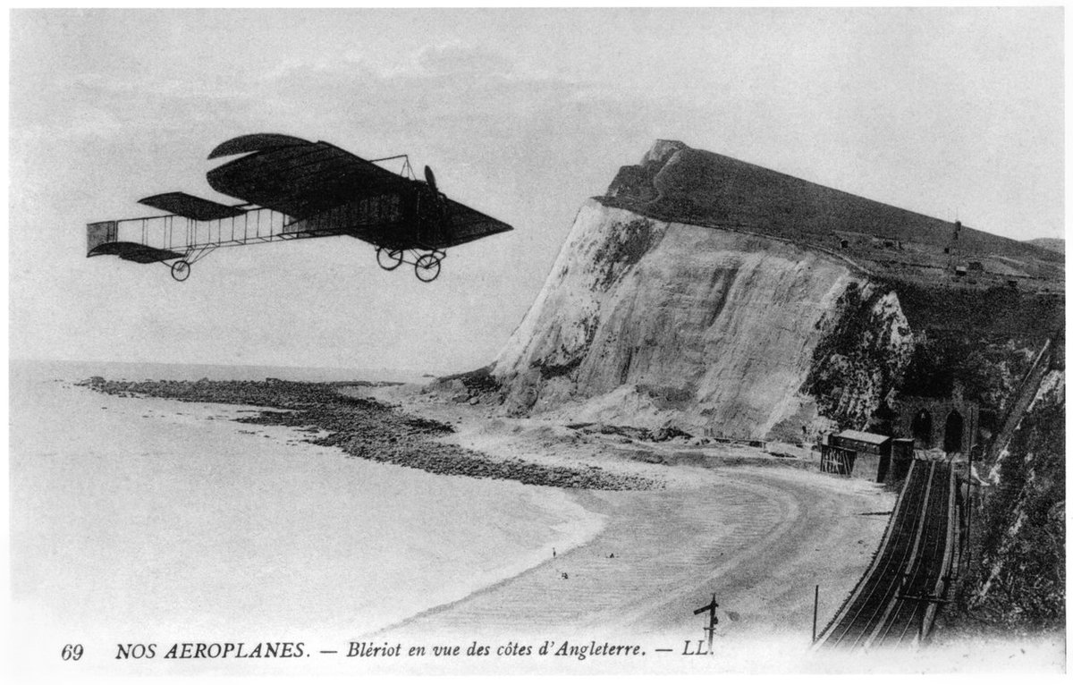 IveserVenezia's tweet photo. 25 luglio 1909
Il francese Louis Bleriot, con un monoplano in legno e tela, compie il primo volo attraverso La Manica andando da Calais a Dover in circa 37 minuti https://t.co/P5Qds5O4r7