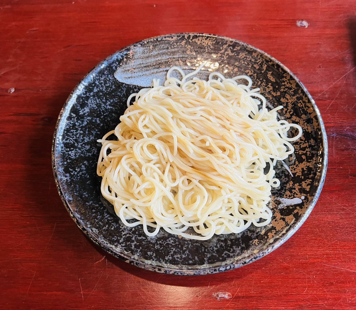 lookfor7030's tweet photo. らぁめん鰹の本気 名取店
宮城県名取市高舘熊野堂飛鳥２０−７

醤油 200g 830円
替玉 細麺 150g 170円

配膳と同時に替玉をオーダー。
間髪入れずに麺を楽しめる。
アッツアツのスープが最高だぜ！ https://t.co/MJuLN6reW6