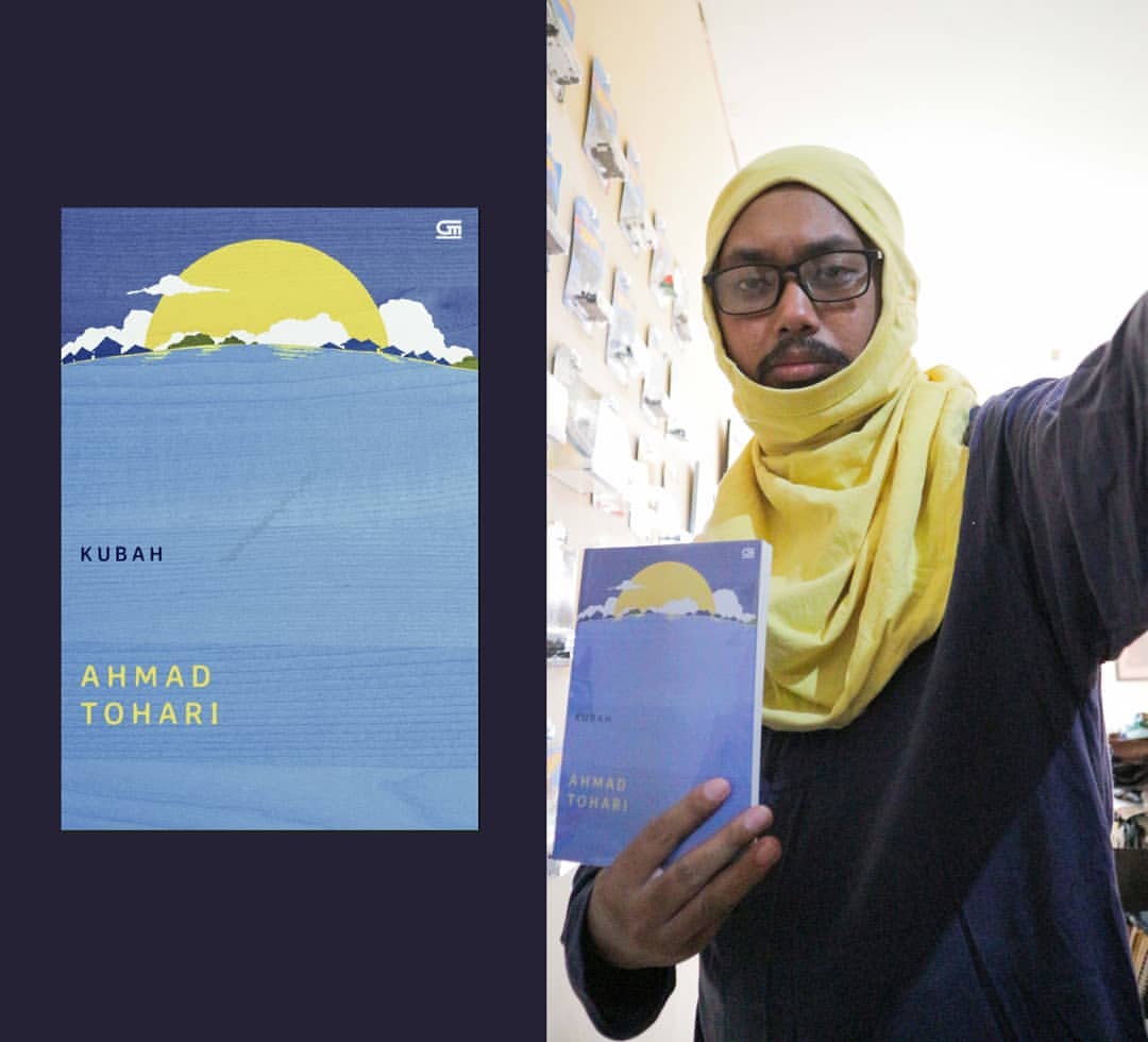 mmaryasir's tweet photo. Jadi inget pas pandemi saking gabutnya iseng 'cosplay' jadi buku. Wkwk https://t.co/8ImP3oKR7F
