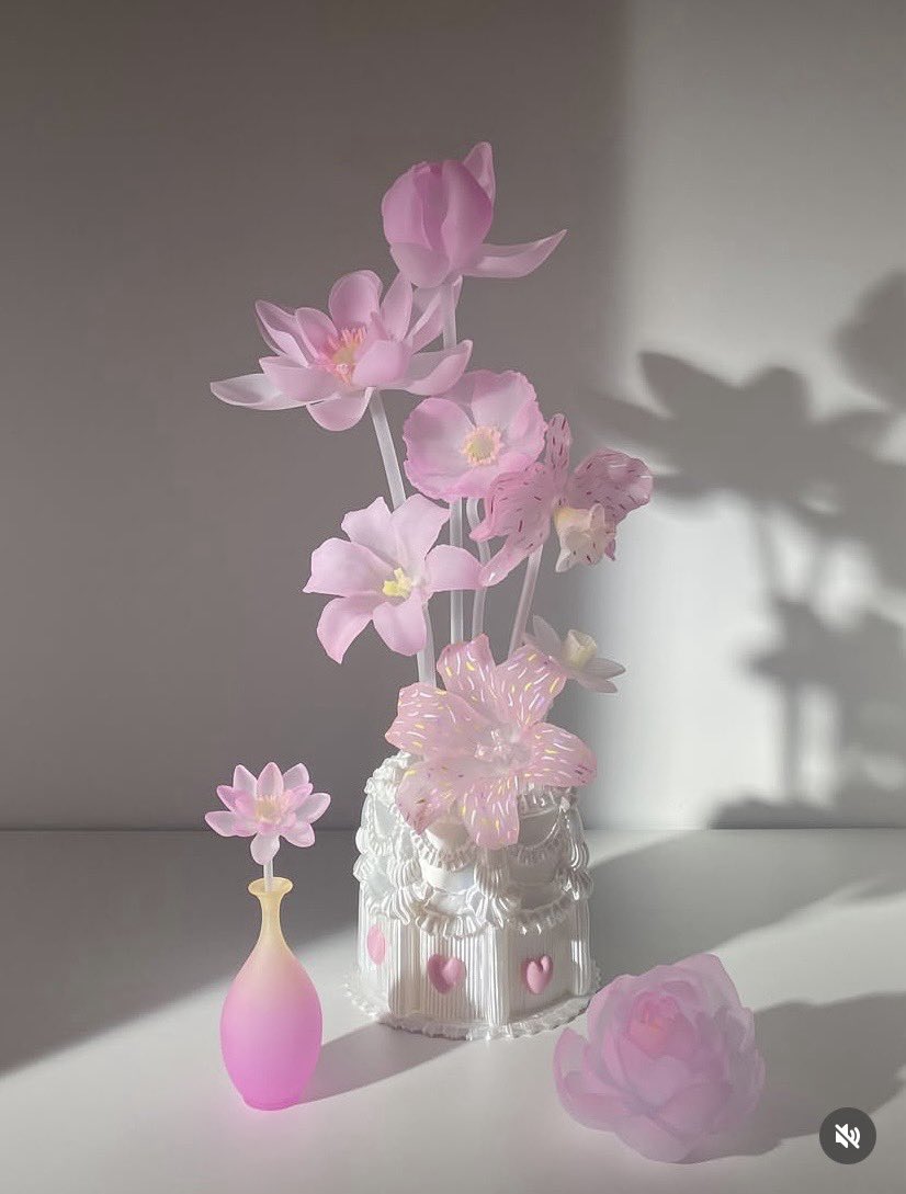 guiltyfog's tweet photo. ユニークで存在感のある、幼い頃の夢みたいな花瓶たち...

ブランド:livarie_flower https://t.co/dwYD08XT1y