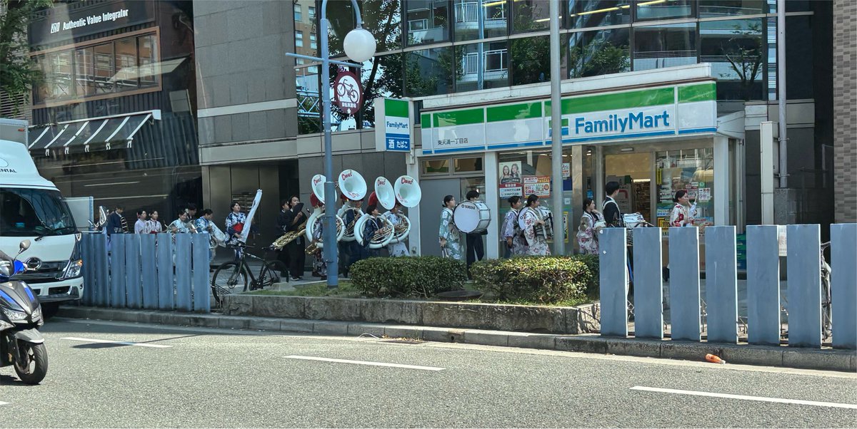 MMheroMM's tweet photo. こんな暑いのに外で、、🥺 https://t.co/QdemjfEgri