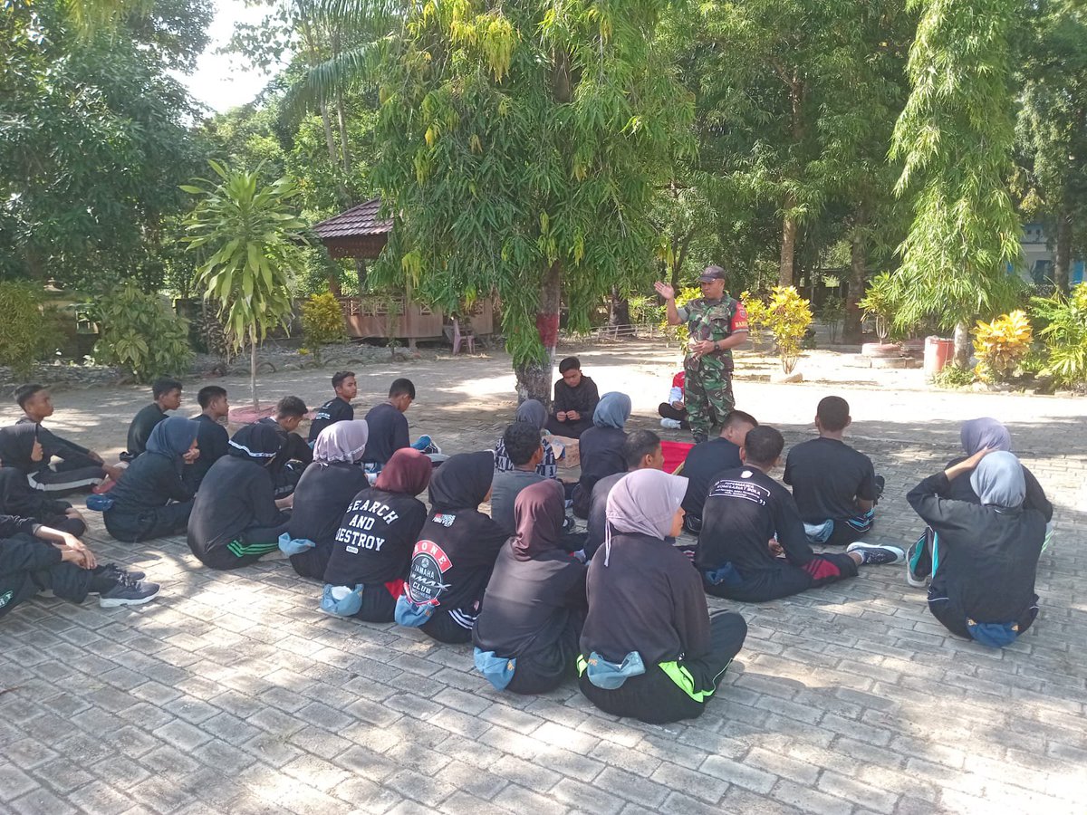 WajoKodim's tweet photo. Babinsa Koramil 1406-07/Takkalalla laksanakan pendampingan latihan Paskibra
#tniad
#dispenad
#puspentni
#Kodam Hasanuddin
#Korem 141 Toddopuli https://t.co/s2fbyPlx7B