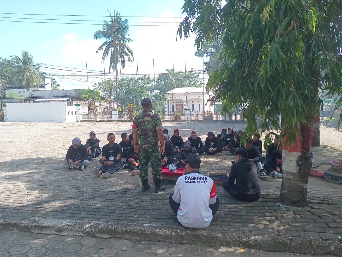 WajoKodim's tweet photo. Babinsa Koramil 1406-07/Takkalalla laksanakan pendampingan latihan Paskibra
#tniad
#dispenad
#puspentni
#Kodam Hasanuddin
#Korem 141 Toddopuli https://t.co/s2fbyPlx7B