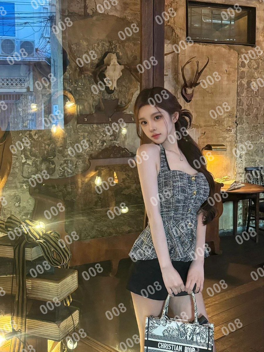 NightOwl321's tweet photo. 曾经你喜欢上一个人，喜欢的死去活来难以救药，喜欢到你以为再也不会这样去喜欢一个人了。几年后，却模糊的想不起来。

琏係👉🏼❌：@abigailprieto81（失联看主页第一条帖子，转发或者截图页面可效率通过）

黔西南布依族苗族自治州兴义市峰林大道广场

#黔西南 https://t.co/BxZcvfG5va