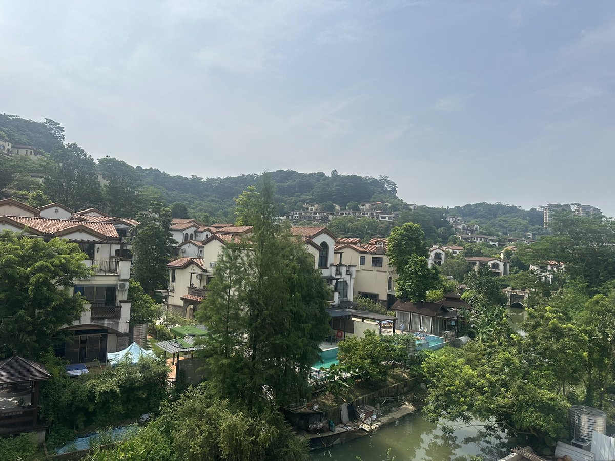 lihao57's tweet photo. 森林别墅，吸足新鲜空气，坐等台风报到。#广州 https://t.co/18gc2vc2T6