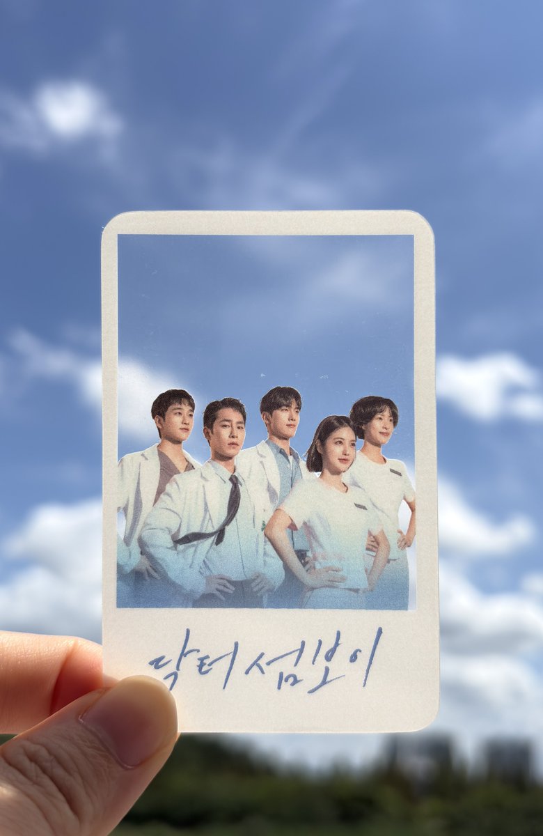 m_bmlak's tweet photo. 닥터섬보이 포토프레임 너무 예쁘잖아… https://t.co/gyxjDTi9f7