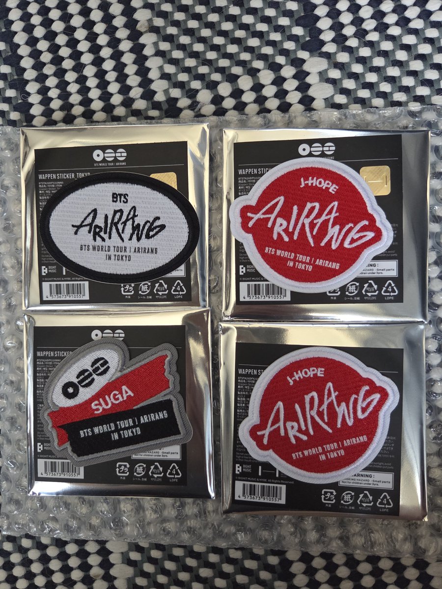 nadesiko5072's tweet photo. BTS  ARIRANG ワッペンステッカー交換

【譲】BTS ,SUGA ,J-HOPE
【求】 JIN,RM

郵送での交換希望です。
コンプ目的のため、纏めて交換して頂ける方を探しております。
そのため1:1の交換は返事にお時間頂戴します🙇‍♀️ https://t.co/d2gKA88Me4