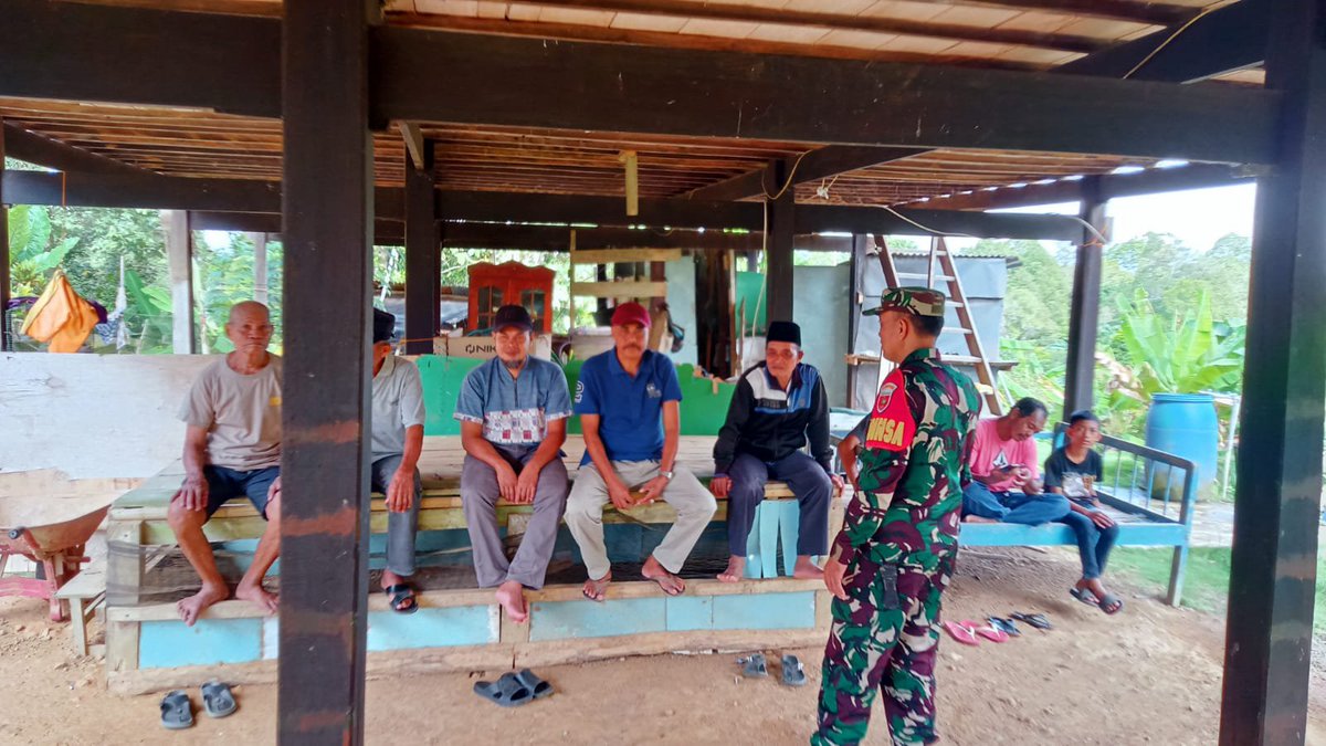 WajoKodim's tweet photo. Babinsa Koramil 1406-10/Pitumpanua laksanakan Komsos bersama kepala dusun dan masyarakat
#tniad
#dispenad
#puspentni
#Kodam Hasanuddin
#Korem 141 Toddopuli https://t.co/6EltgJJn0B