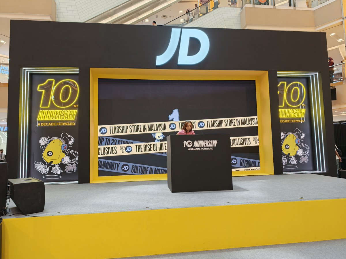 NewBoonyiXX's tweet photo. มารอเจอแล้วคร้าบบบบบ คนเท่ 🤘🏻🖤

JD10Anniversary with SVRN
#JD10xSVRN
#SVRNCheckinMalay
#SVRN #SOVEREIGN https://t.co/8CdUIjIrAH