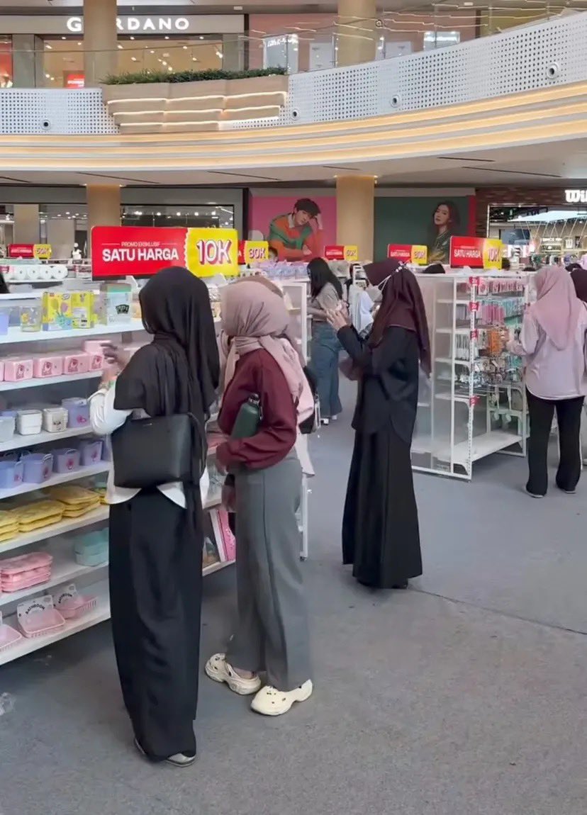 reshypau's tweet photo. Diskon besar-besaran di PAYDAY kali ini!!! 

OHSOME sama MINISO lagi pada promo nih, kalian harus gercep guys karena banyak yg nyerbu. 

OHSOME diskon tergantung area ada yang 50% , 70% , dan 80%

MINISO harga mulai dari 5k, 10k, sampe diskon 80%￼ https://t.co/N0nAyd4cH7