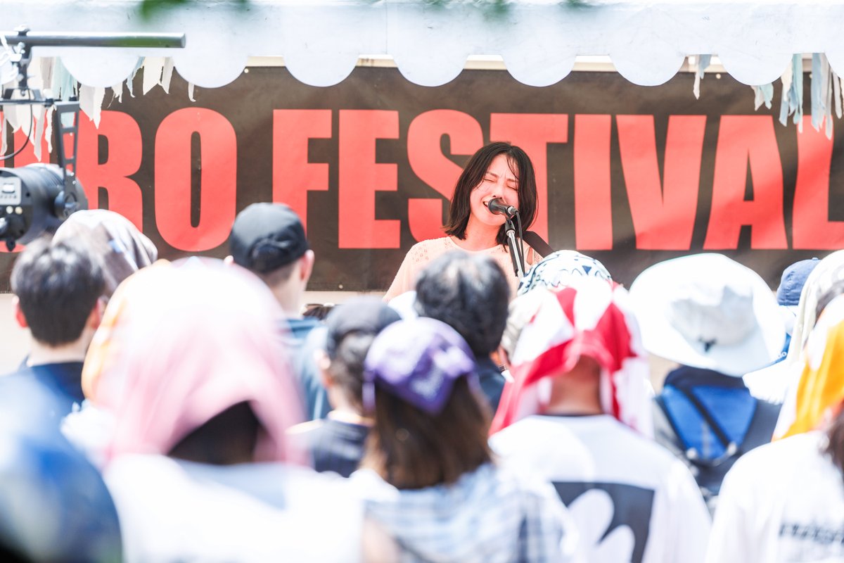 murofes's tweet photo. 【 #ムロフェス2026レポ 】

まっすぐな歌声がフロアを包み込むsorato。「いつかいつかと思い続けられる自分でいますように」とのMCから始まった『いつか��いつか』。心の奥へと届くその歌声はテントをも突き抜け、夏空へまっすぐ伸びていく。soratoの”いつか”は、もうすぐそこまで来ているようだ。

pic @katada0326
#murofes