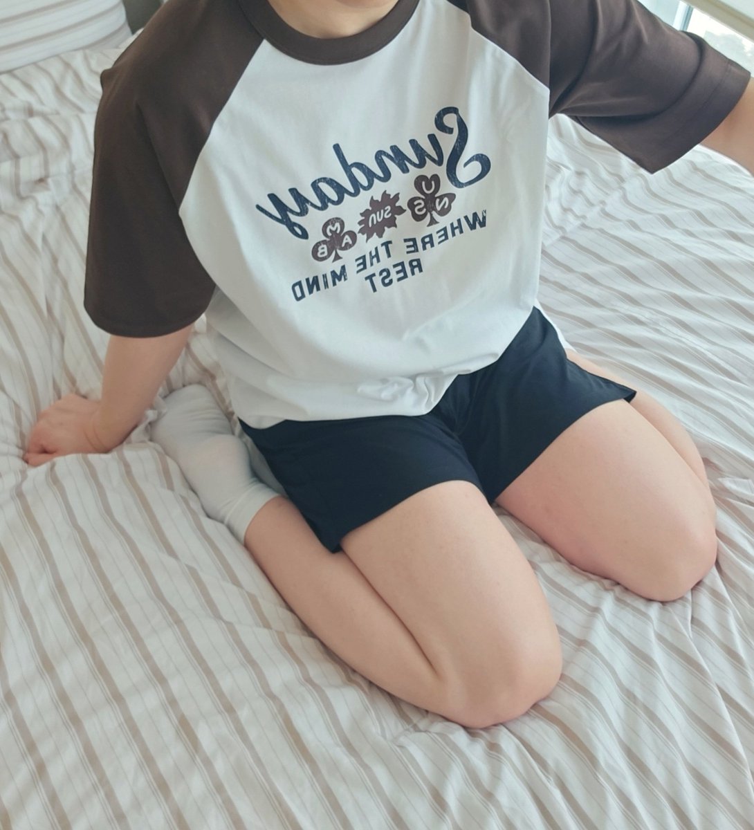 whsox7's tweet photo. #남자발 #흰양말 #양말 https://t.co/rnnSEHzSVd