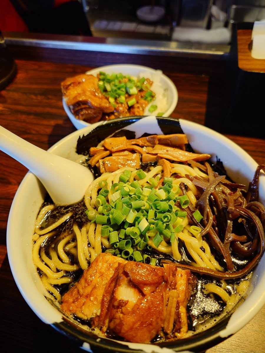StraySheep_a9's tweet photo. 御徒町 麺屋武蔵 武骨
久しぶりにきたー
やっぱり黒が好き
#ういラー https://t.co/RGjb3cJteu