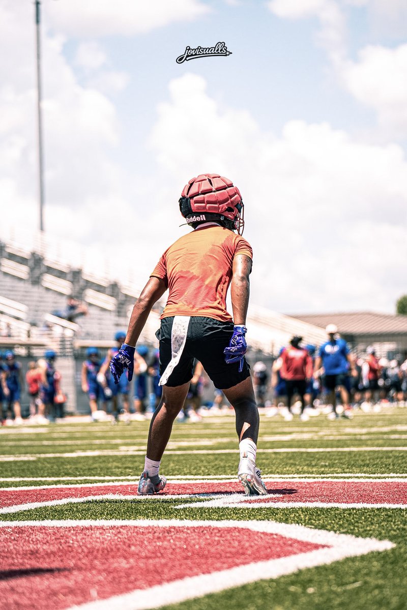 Juliankeys_8's tweet photo. #BLESSED to be apart of something big this year as a freshman. stay down until we up. #classof2030 #focused #Hungry #dawg https://t.co/BxL5RgwTmg