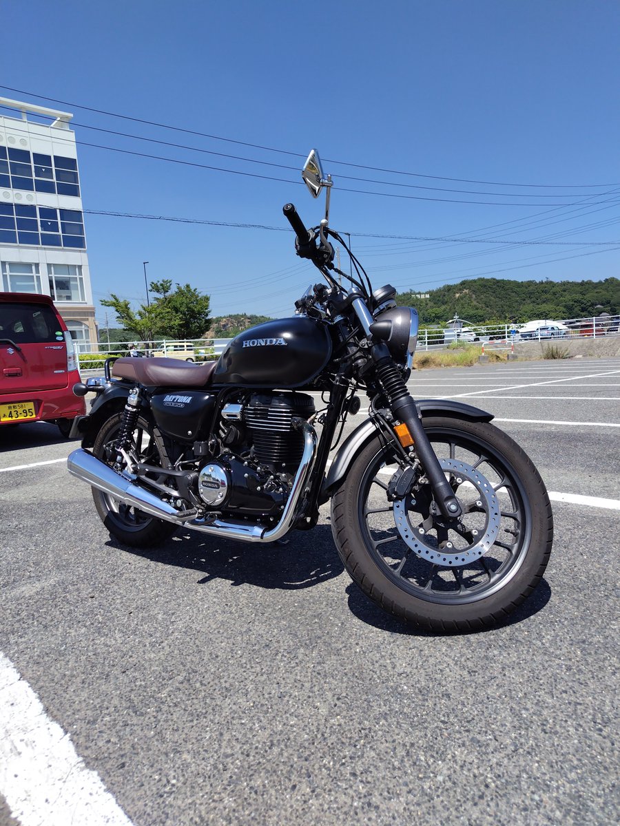 TengS97727's tweet photo. 今日は定期点検とオイル交換に行って来ました🏍
待ち時間にいつもの大戸屋で海老フライ丼を食べました🦐
帰りに地元の港に行ってかき氷を食べて船が停泊してたのでパシャリ📸⛴️
暑い時に食べるイチゴミルクは最高です🍧😋
#GB350 https://t.co/OxrAOYVT3m