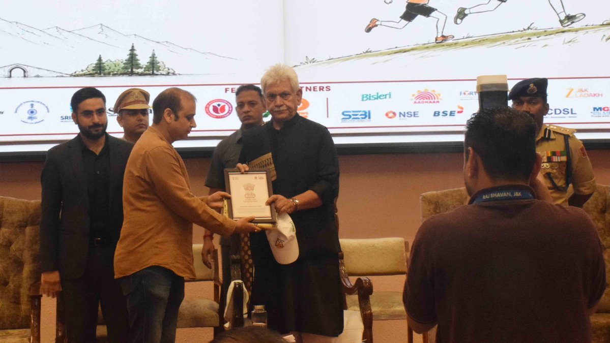 KashmirLife's tweet photo. Lieutenant Governor #ManojSinha flags off the #ReadingMarathon at SKICC, #Srinagar, launching a literary campaign to foster reading habits among students and promote a culture of lifelong learning. See photos by Bilal Bahadur #KashmirLife https://t.co/X5S66qtipG