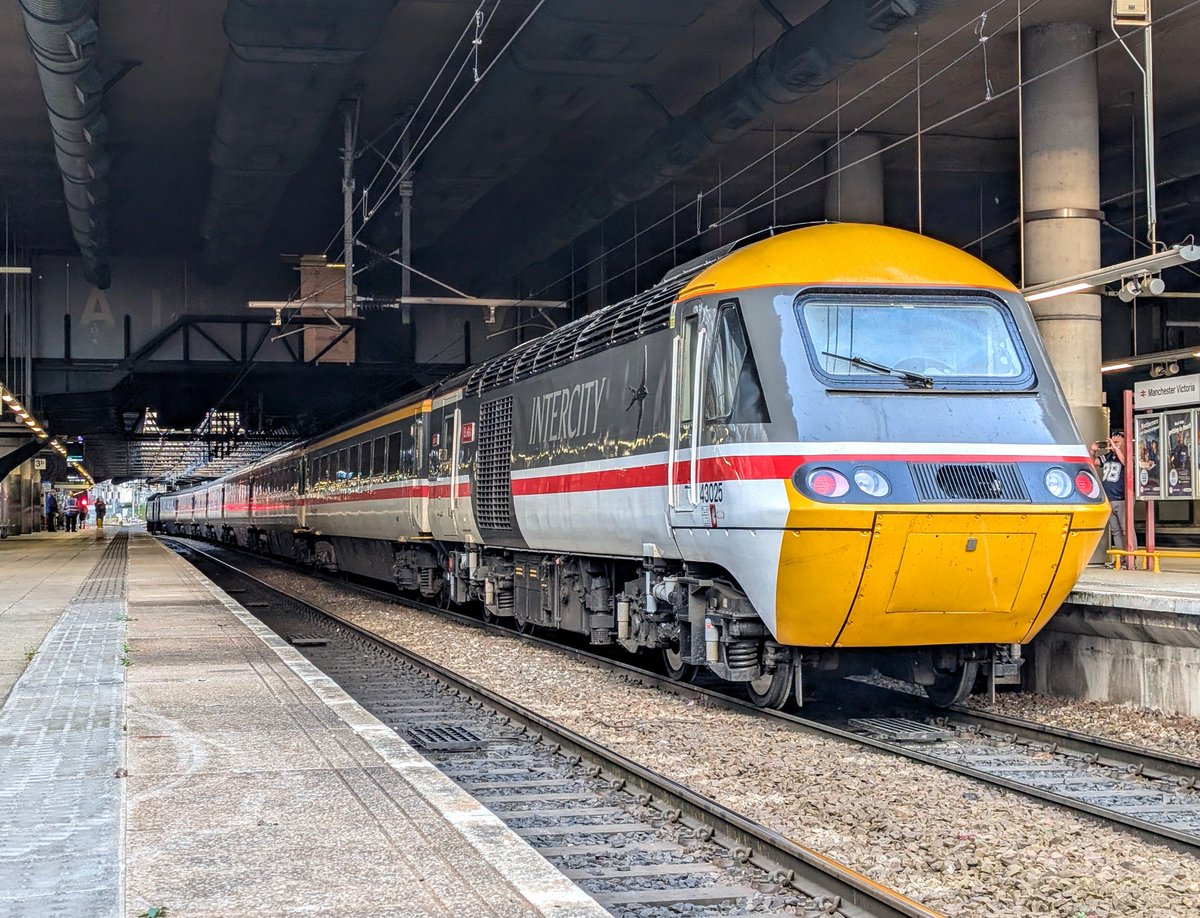 DownOnTheStour's tweet photo. Good Morning from Manchester Victoria π
Not my usual traction from here.....it's much better. 43159 & 43025 take me & @LadyDots317 on @125Group Citadel Circle tour to Carlisle via Hexham. π
#DOTS #railwayphotography #trainphotography #class43 #HST #intercity125 #hellfire https://t.co/sUOnS9qmqG