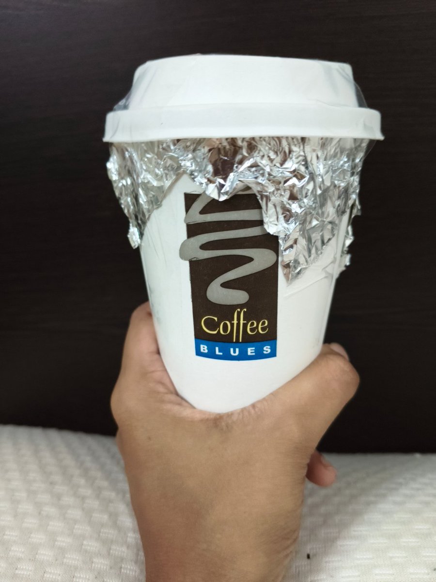 KaushikiAS's tweet photo. I was #PMSing this monsoon morning when a care package arrived, #CoffeeBlues #hazelnutlatte #coffee ✨🤍🤗 #Andheri https://t.co/dzS8ZKVYVe