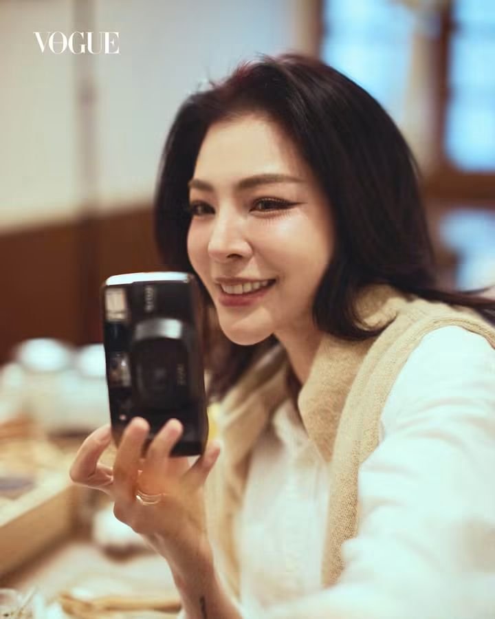 Heart135790's tweet photo. Can't take your eyes off her

FAYE FANSIGN AT MEISHAN
#Sichuan1stFansignwithFaye https://t.co/hFddrjKMcT