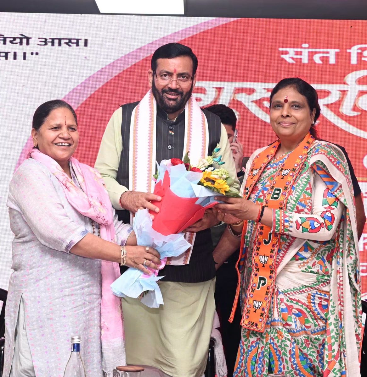 om_rexwal's tweet photo. भारतीय जनता पार्टी के राष्ट्रीय महामंत्री श्री Tarun Chugh  जी एवं हरियाणा के माननीय मुख्यमंत्री श्री Nayab Saini जी की गरिमामयी उपस्थिति में आज गुरुग्राम में आयोजित संगठनात्मक बैठक की अध्यक्षता प्रदेश अध्यक्ष Dr. Archana Gupta जी ने की। https://t.co/jgM5ywJpmO