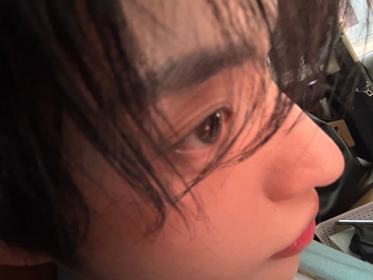 lyviancore's tweet photo. pls keep the scissors away from him https://t.co/LVZoht5cGQ