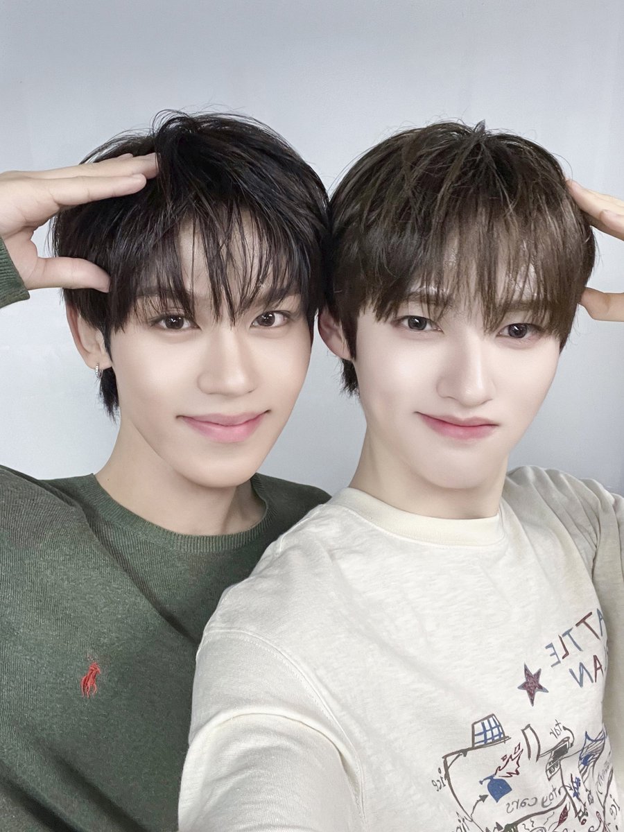 kissent2010's tweet photo. 【#YUHZ】

𝗬𝗨𝗛𝗭 𝟭𝘀𝘁 𝗦𝗶𝗻𝗴𝗹𝗲 𝗔𝗹𝗯𝘂𝗺 [𝗢𝗿𝗮𝗻𝗴𝗲 𝗥𝗲𝗰𝗼𝗿𝗱]
𝗥𝗲𝗹𝗲𝗮𝘀𝗲 𝗘𝘃𝗲𝗻𝘁 𝗩𝗼𝗹.3🍊

[2ショットセルカ撮影会]
明日のポーズは💭
・わんちゃん🐶🐾
・ほっぺハート🧏🏻‍♀️💕
・お口ちょん😙💕︎

上記3種類の中からお選びください✨️

#YUHZ #ユアーズ #DEARZ 
#Orange_Record #유어즈