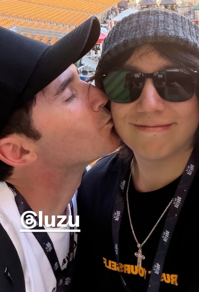notpocci's tweet photo. Eu todavia no veo los fanarts d esta foto xfavor chicas apúrense a dibujar q necesito algo luckity https://t.co/rUNo9BIKlX