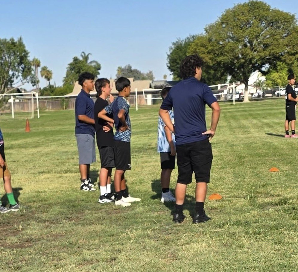 RicardoUltreras's tweet photo. Had a great experience coaching up student-athletes from my old school district todayππ½π#BulldogStrong #Blessed #JuniorSzn https://t.co/iNIxUYeTbP