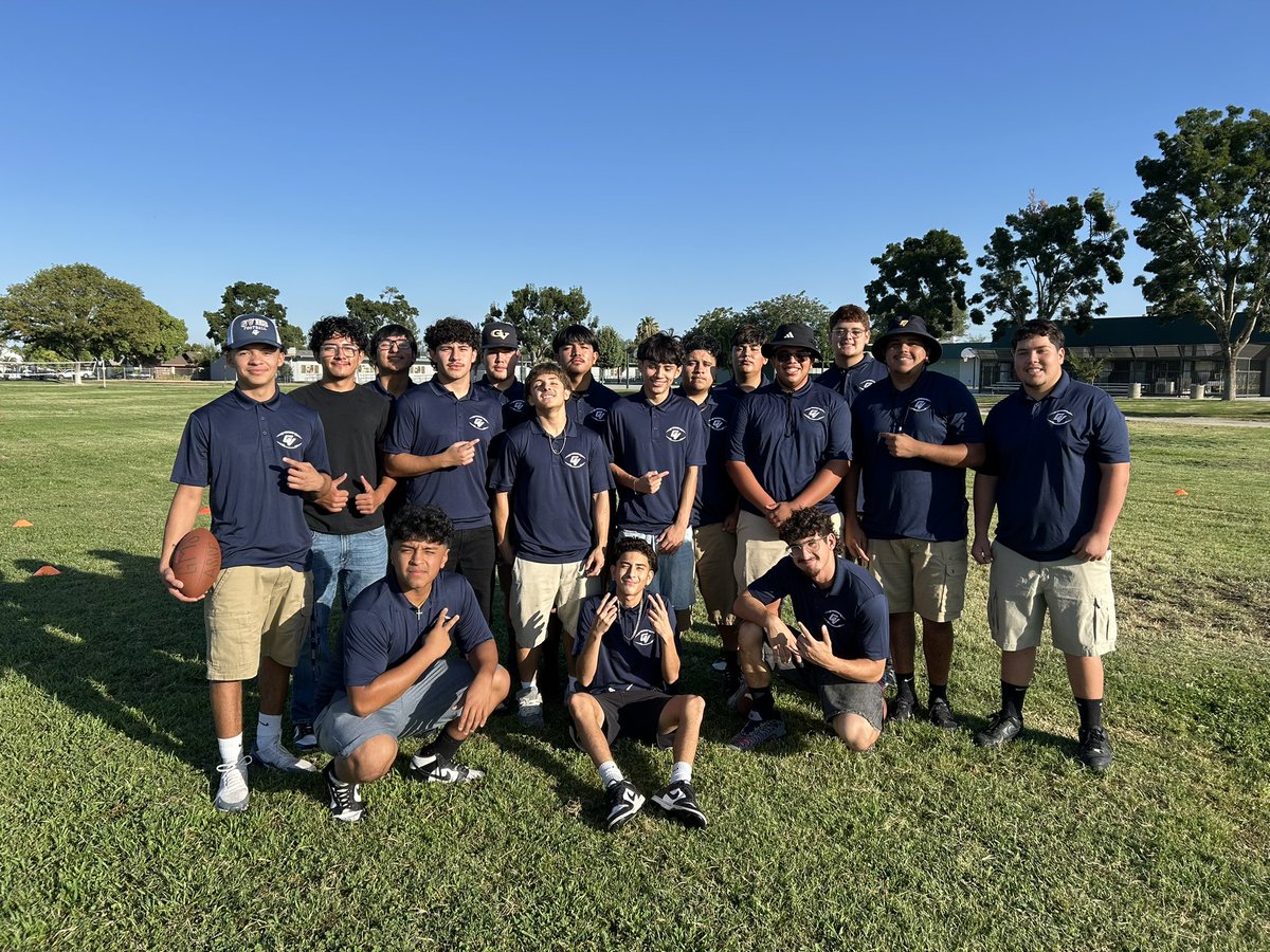 RicardoUltreras's tweet photo. Had a great experience coaching up student-athletes from my old school district todayππ½π#BulldogStrong #Blessed #JuniorSzn https://t.co/iNIxUYeTbP