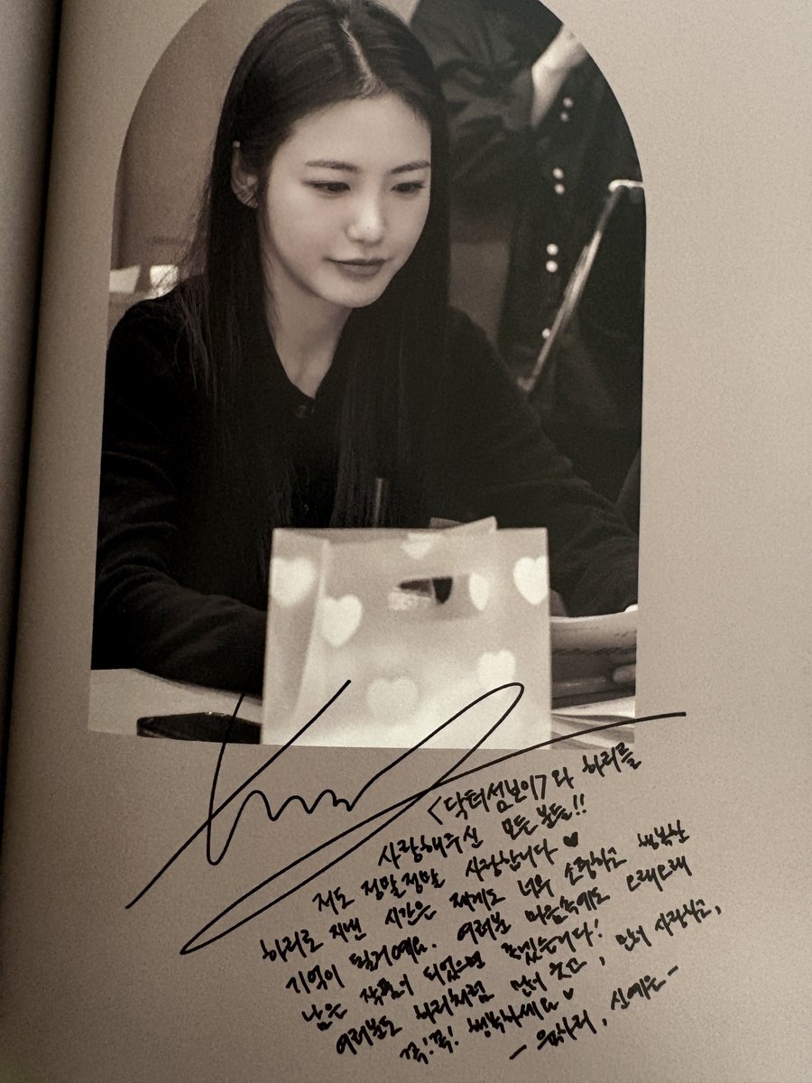 m_bmlak's tweet photo. 닥터섬보이 포토에세이 메세지

지의는 사인만 있어서 조금 아쉽다. 짧은 메시지라도 같이 있었으면 좋았을 텐데.. https://t.co/Vn6qKKJgsc