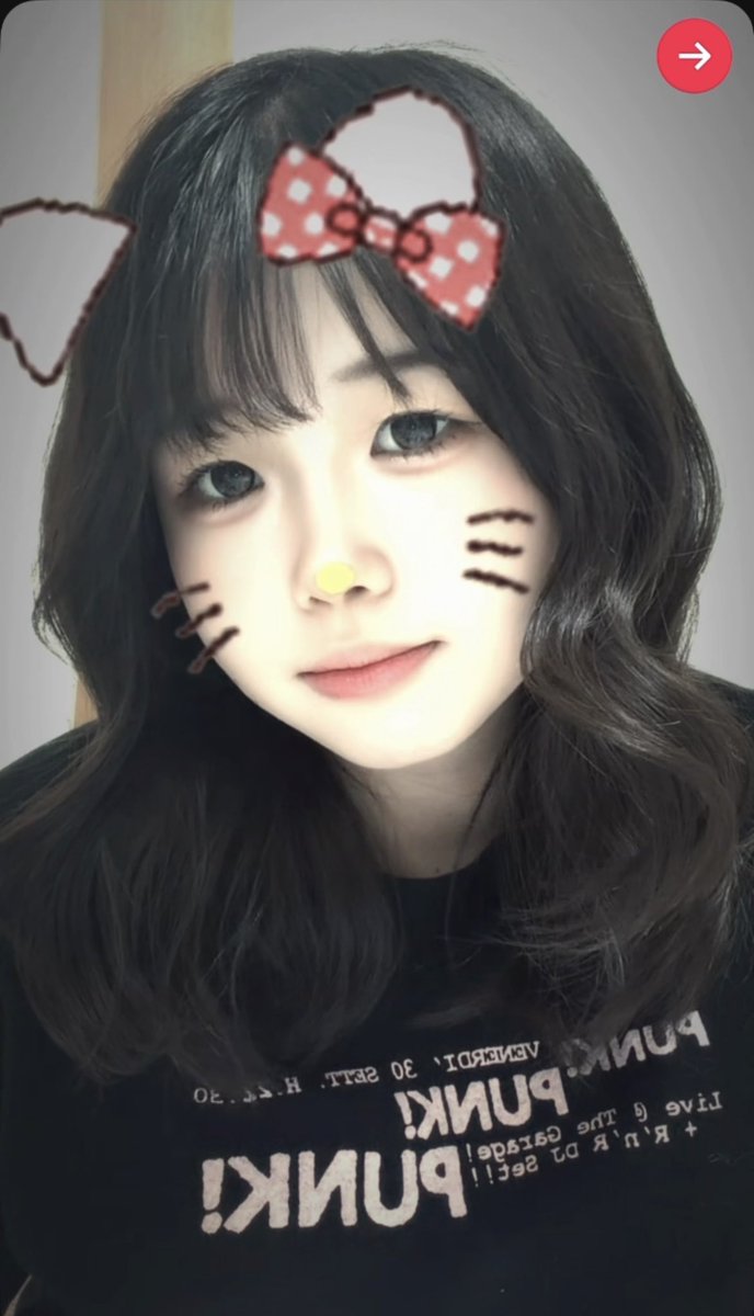 zuz__me's tweet photo. 加工強いけど可愛いでしょ？ https://t.co/pLVuMlQxg6