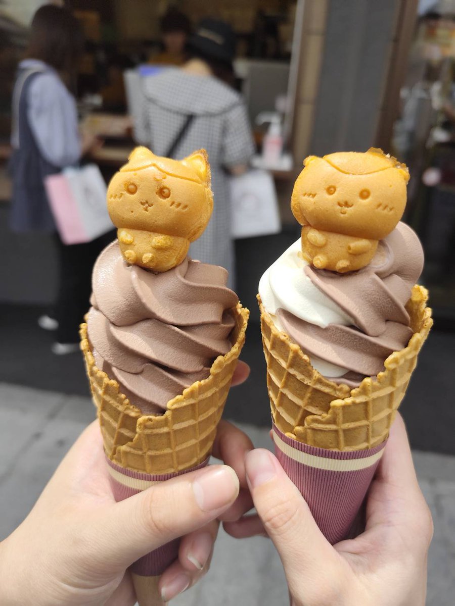Aphrochannn's tweet photo. 金賞コロッケ食ってちいかわ行ってなると屋で若鶏定食 https://t.co/KWDd4LLhZe