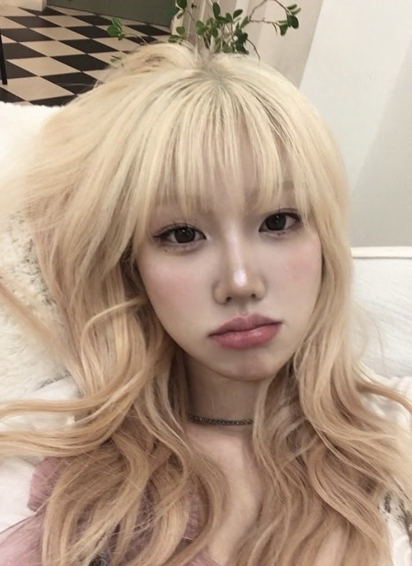 tinipixie's tweet photo. angels have blonde hair &amp; like dinosaurs fyi https://t.co/jzKDDESs7Y