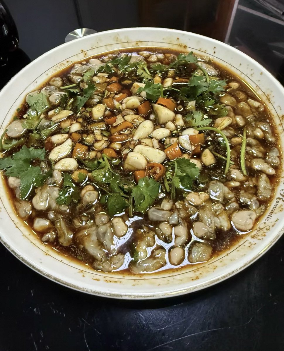 Linneadream's tweet photo. 鲜掉眉毛的生腌海蛎，舌尖上的海味🌶️

#生腌 #温州美食 #海鲜美味 https://t.co/sbySzcM6Ci